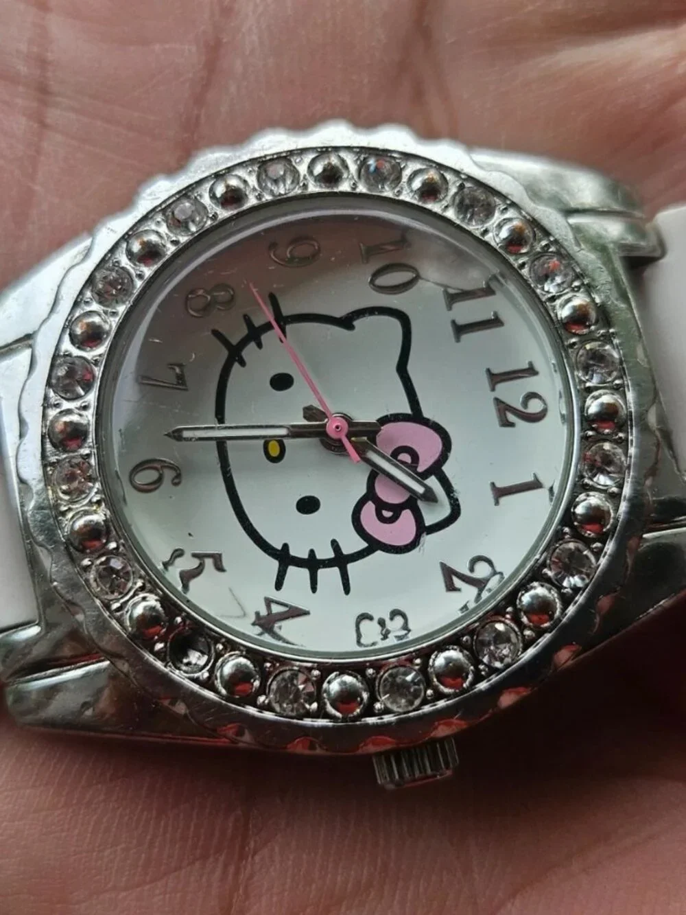 Sanrio Hello Kitty Women Watch White/Silver Tone Analog Quartz Wrist Watch